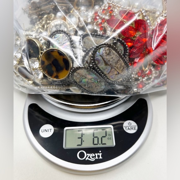 Over 3 Pounds Lot of Costume Broken Jewelry Scrap Craft Harvest Repair Repurpose - Picture 1 of 11